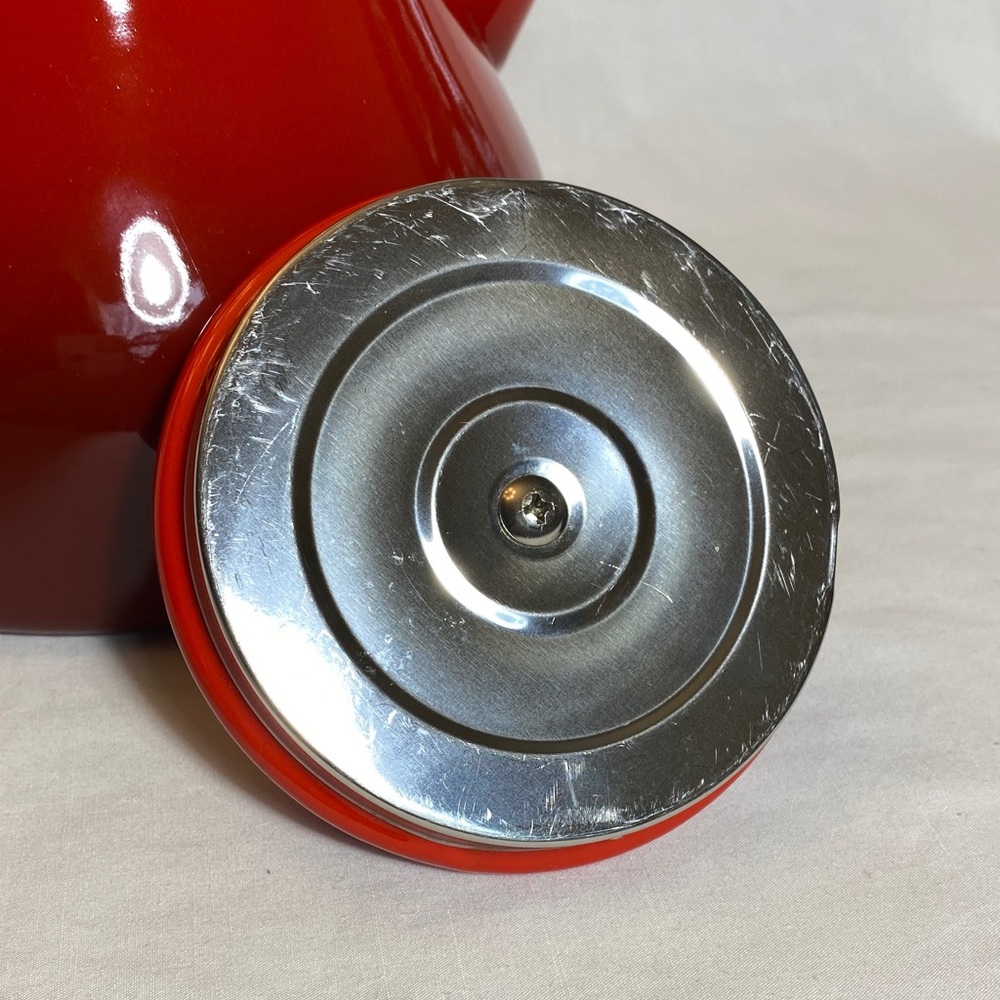 Le Creuset Red Ombré Whistling Enamel Tea Kettle - Picture 9 of 14